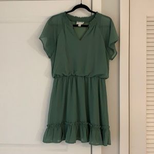 Green lined flowy v-neck dress